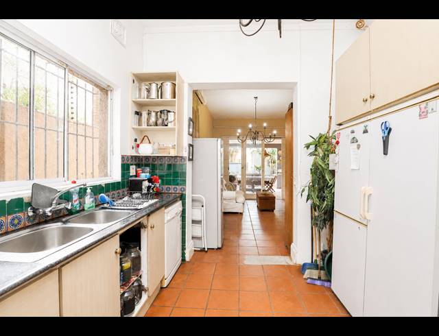 4 BEDROOM FREEHOLD FOR SALE IN ESSENWOOD